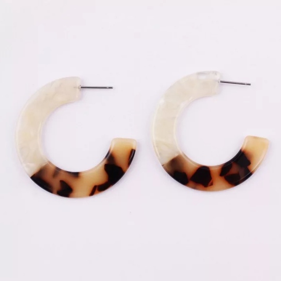 Ivory Leopard Acrylic Tortoise Shell Hoop Earrings - Picture 1 of 7